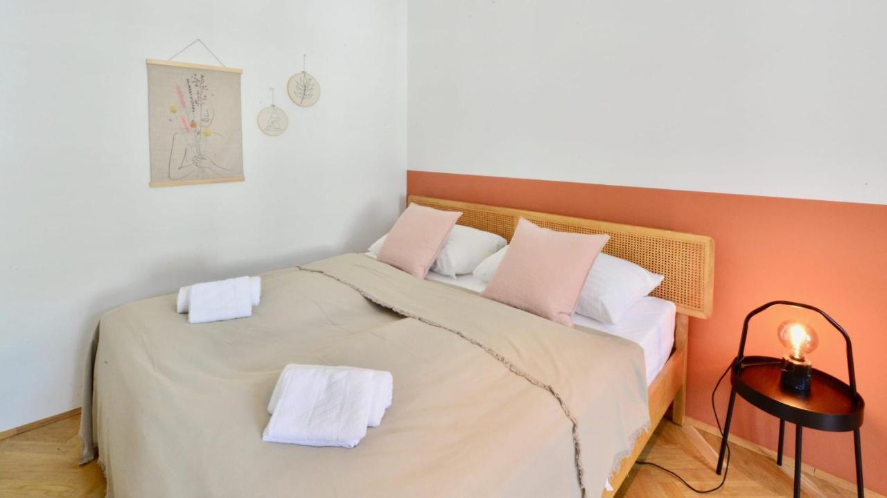 Beautiful Flat Next To Karlskirche Viena Exterior foto