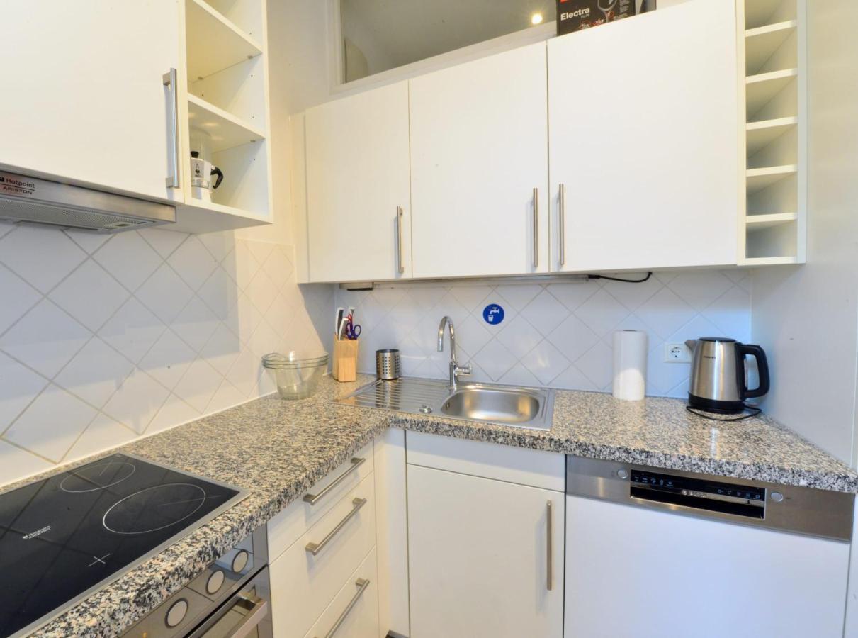 Beautiful Flat Next To Karlskirche Viena Exterior foto