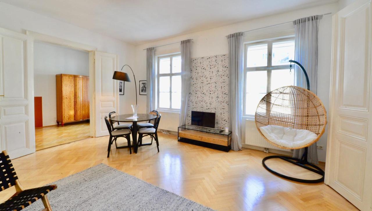 Beautiful Flat Next To Karlskirche Viena Exterior foto