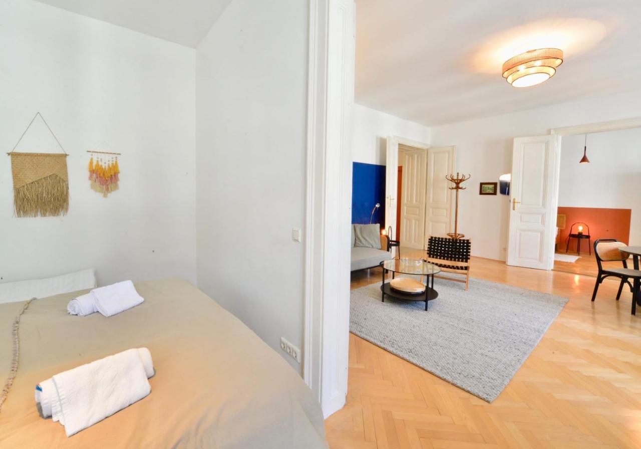 Beautiful Flat Next To Karlskirche Viena Exterior foto